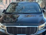 Kia Carnival 2015 года за 10 000 000 тг. в Усть-Каменогорск – фото 3