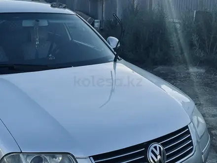 Volkswagen Passat 2004 года за 2 300 000 тг. в Атырау – фото 12