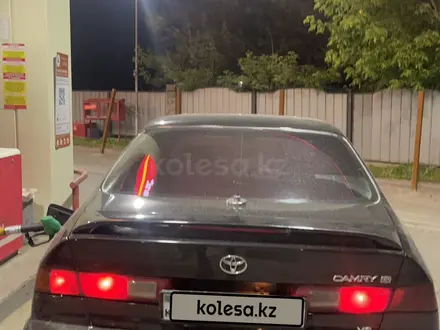 Toyota Camry 1997 года за 2 900 000 тг. в Алматы – фото 2