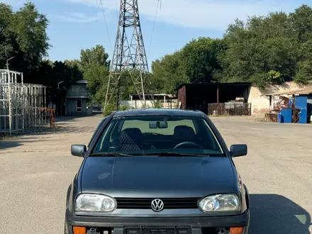 Volkswagen Golf 1995 года за 700 000 тг. в Алматы