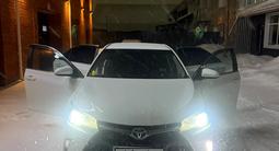 Toyota Camry 2017 года за 8 000 000 тг. в Актобе