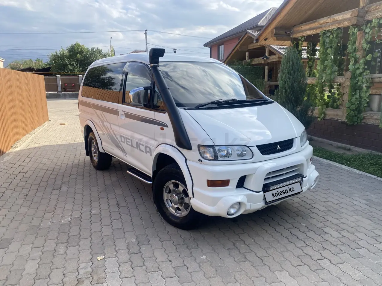 Mitsubishi Delica, 2005