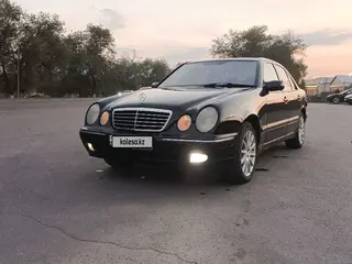 Mercedes-Benz E 320