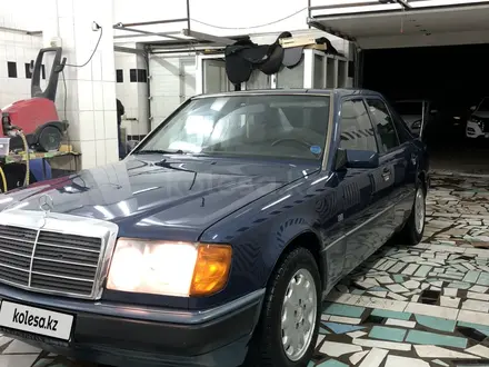 Mercedes-Benz E 230 1991 года за 2 100 000 тг. в Тараз – фото 6