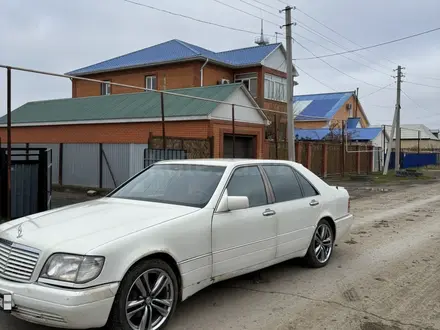 Mercedes-Benz S 320 1994 года за 1 600 000 тг. в Атырау – фото 4