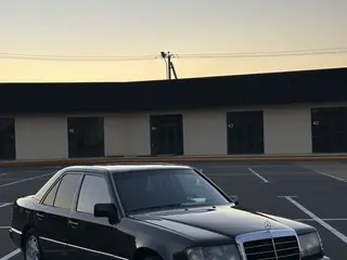 Mercedes-Benz E 230