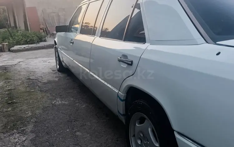 Mercedes-Benz E 320 1995 года за 2 000 000 тг. в Алматы