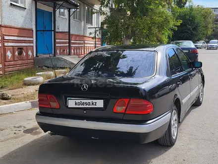 Mercedes-Benz E 200 1996 года за 2 000 000 тг. в Сатпаев – фото 3