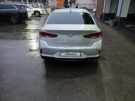 Hyundai Sonata 2020 года за 7 000 000 тг. в Шымкент – фото 2