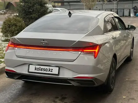 Hyundai Elantra 2022 года за 8 550 000 тг. в Алматы – фото 3