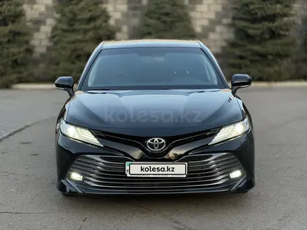 Toyota Camry 2019 года за 14 000 000 тг. в Алматы