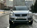 Volkswagen Touareg 2004 года за 4 250 000 тг. в Алматы – фото 2