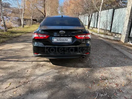 Toyota Camry 2021 года за 14 200 000 тг. в Алматы – фото 6