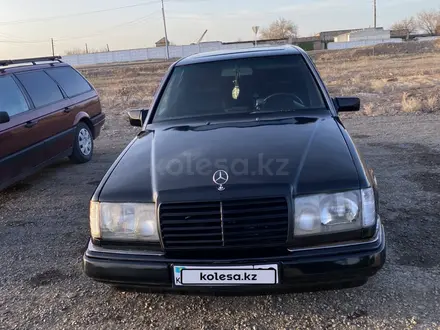 Mercedes-Benz E 230 1991 годаүшін1 385 900 тг. в Караганда – фото 3