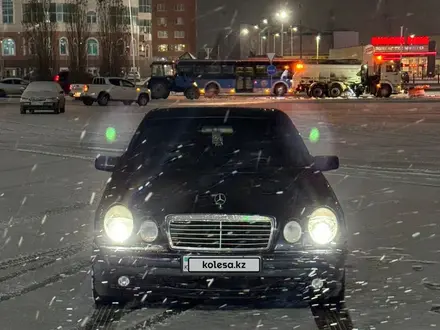 Mercedes-Benz E 320 1998 года за 3 100 000 тг. в Актобе – фото 6