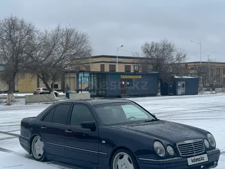 Mercedes-Benz E 320 1998 года за 3 100 000 тг. в Актобе – фото 9