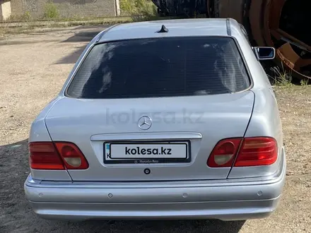 Mercedes-Benz E 200 1997 года за 1 900 000 тг. в Петропавловск – фото 5