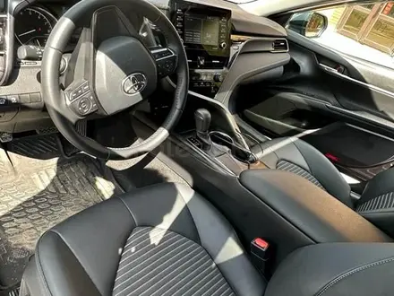 Toyota Camry 2021 года за 8 500 000 тг. в Актобе – фото 10