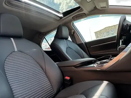 Toyota Camry 2021 года за 8 500 000 тг. в Актобе – фото 8