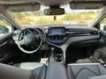 Toyota Camry 2021 года за 8 500 000 тг. в Актобе – фото 9