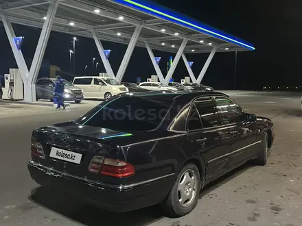 Mercedes-Benz E 280 1997 года за 3 000 000 тг. в Алматы – фото 2