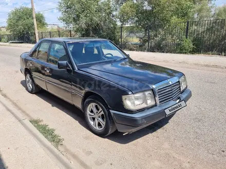 Mercedes-Benz E 200 1993 года за 750 000 тг. в Балхаш – фото 2