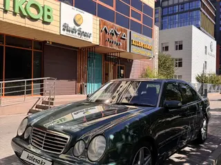 Mercedes-Benz E 240