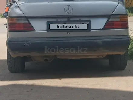 Mercedes-Benz E 260 1990 года за 1 200 000 тг. в Актобе – фото 10