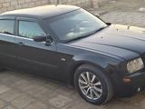 Chrysler 300C 2005 года за 4 600 000 тг. в Жанаозен – фото 2