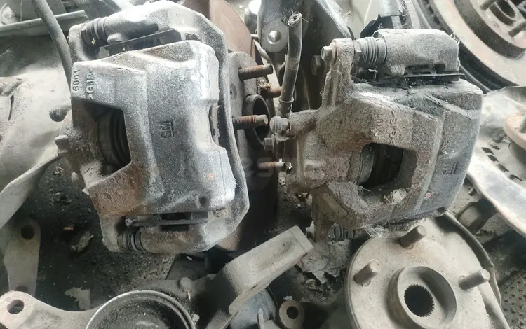 Суппорт тормозной передний Chevrolet Cruze за 15 000 тг. в Алматы
