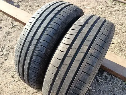 Шины 195/65 R15 — "Hankook Kinergy ECO" (Венгрия), летние, протек за 30 000 тг. в Астана – фото 2