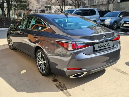 Lexus ES 350 2022 года за 27 500 000 тг. в Алматы – фото 8