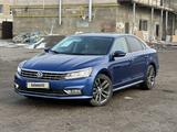 Volkswagen Passat 2015 года за 8 200 000 тг. в Актобе