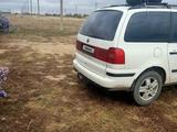 Volkswagen Sharan 2000 года за 3 600 000 тг. в Актобе – фото 5