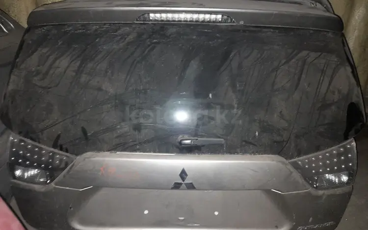 Mitsubishi Outlander крышка багажник за 75 000 тг. в Алматы