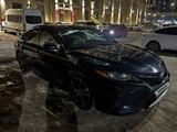 Toyota Camry 2018 года за 11 500 000 тг. в Караганда – фото 2