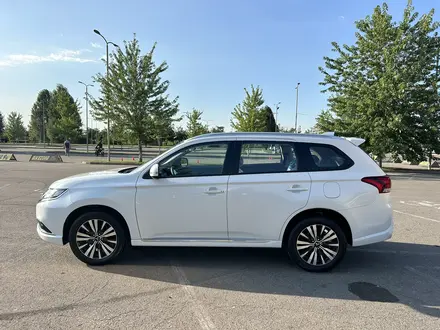 Mitsubishi Outlander 2022 года за 13 950 000 тг. в Алматы – фото 19