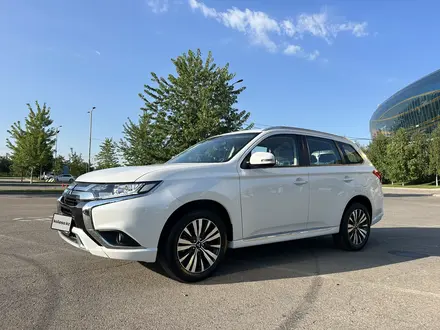 Mitsubishi Outlander 2022 года за 13 950 000 тг. в Алматы – фото 17