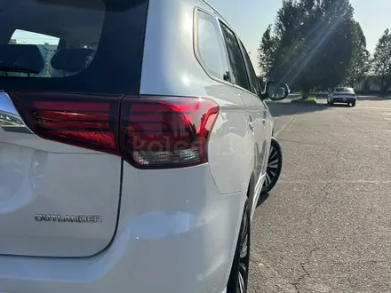 Mitsubishi Outlander 2022 года за 13 950 000 тг. в Алматы – фото 21
