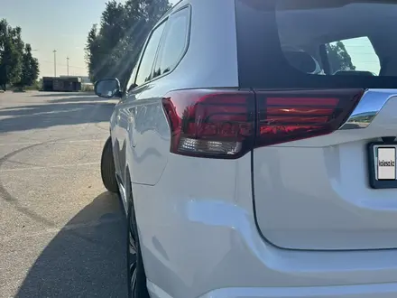 Mitsubishi Outlander 2022 года за 13 950 000 тг. в Алматы – фото 22