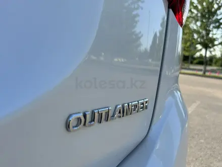 Mitsubishi Outlander 2022 года за 13 950 000 тг. в Алматы – фото 24