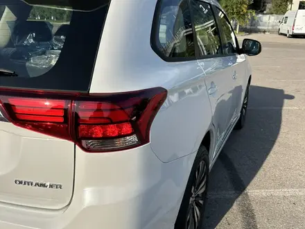 Mitsubishi Outlander 2022 года за 13 950 000 тг. в Алматы – фото 28
