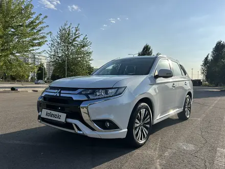 Mitsubishi Outlander 2022 года за 13 950 000 тг. в Алматы – фото 31