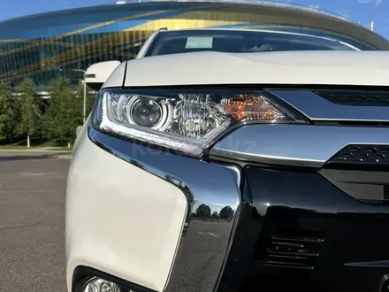 Mitsubishi Outlander 2022 года за 13 950 000 тг. в Алматы – фото 33