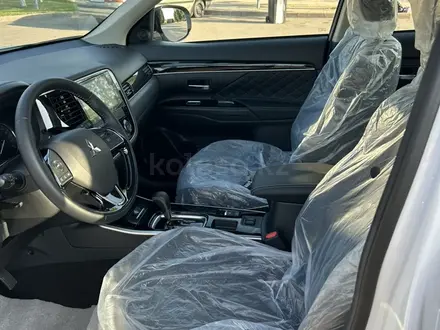 Mitsubishi Outlander 2022 года за 13 950 000 тг. в Алматы – фото 47