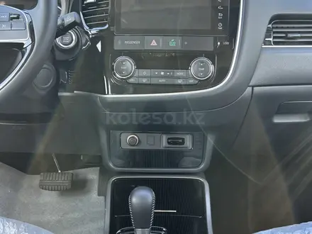 Mitsubishi Outlander 2022 года за 13 950 000 тг. в Алматы – фото 60