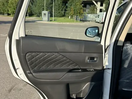 Mitsubishi Outlander 2022 года за 13 950 000 тг. в Алматы – фото 65