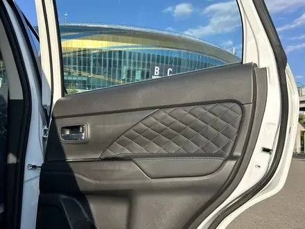 Mitsubishi Outlander 2022 года за 13 950 000 тг. в Алматы – фото 67