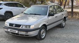 Volkswagen Passat 1995 года за 1 540 000 тг. в Актобе – фото 2