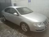 Volkswagen Passat 2005 годаүшін3 000 000 тг. в Тараз